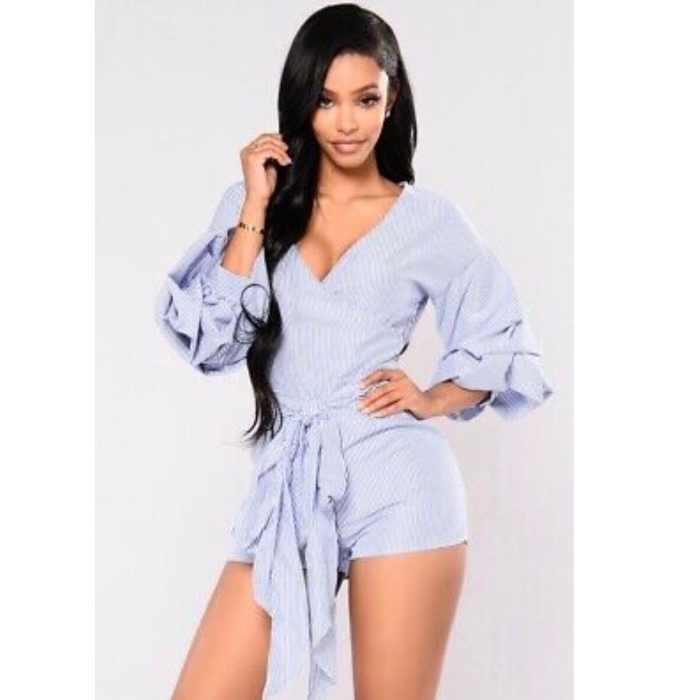 FASHIONNOVA blue/ white striped romper summer look